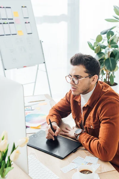 Designer Using Graphics Tablet Computer App Layouts Table Office — Stock Photo, Image