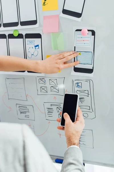 Cropped View Designers Using Smartphone Sketches App Interface Whiteboard Office — Stock Photo, Image