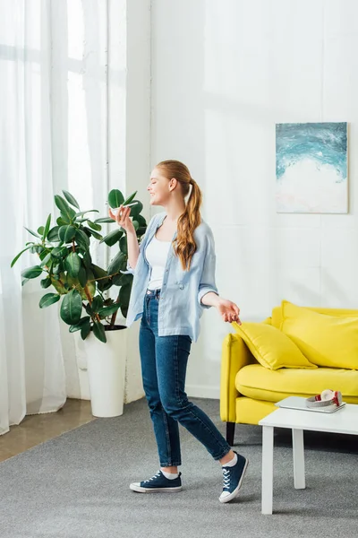 Side View Smiling Woman Using Speakerphone While Talking Smartphone Living — Stock Photo, Image