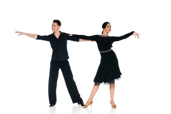Elegantní Mladý Pár Tanečníků Černých Šatech Obleku Tanec Izolované Bílém — Stock fotografie