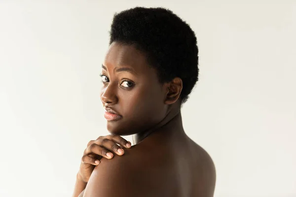 Atraente Afro Americano Menina Isolada Cinza — Fotografia de Stock