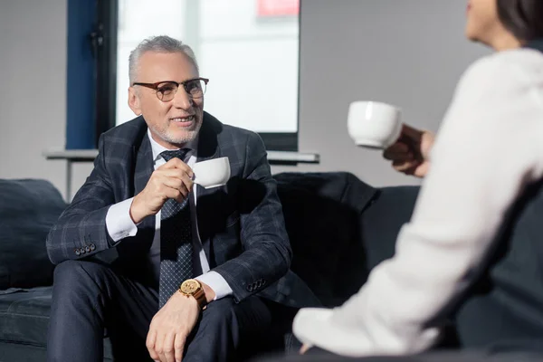 Selective Focus Businessman Holding Cup Talking Businesswoman — Stock Photo, Image