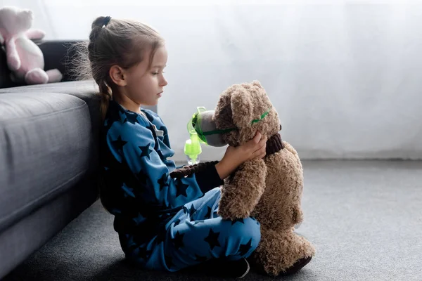 Profile Cute Kid Holding Teddy Bear Respiratory Mask — Stok Foto