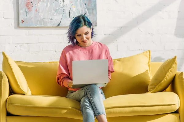 Freelancer Colorful Hair Laptop Smiling Sitting Yellow Sofa Crossed Legs — Stock Photo, Image