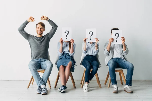 Cheerful Man Showing Yeah Gesture Candidates Question Marks Cards Office — Stock Photo, Image