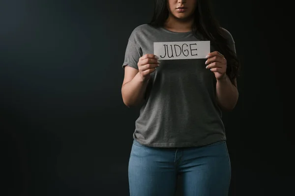 Cropped View Size Girl Holding Card Word Judge Black Background — Stock Photo, Image