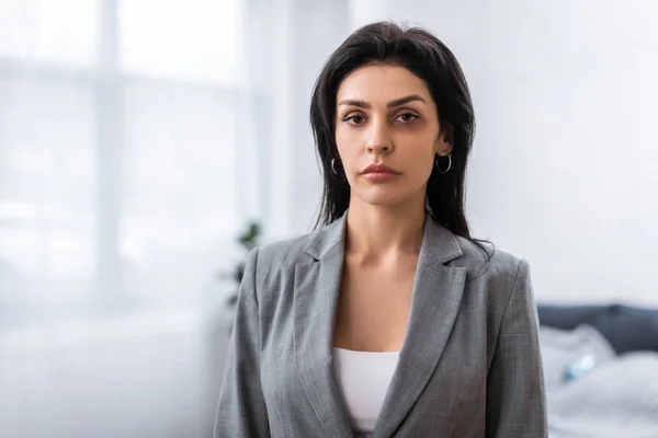 Upset Businesswoman Bruise Face Looking Camera Domestic Violence Concept — Stock Photo, Image