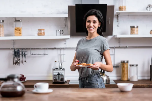 Selective Focus Happy Woman Holding Plate Toast Bread Standing Kitchen — Stock Photo, Image