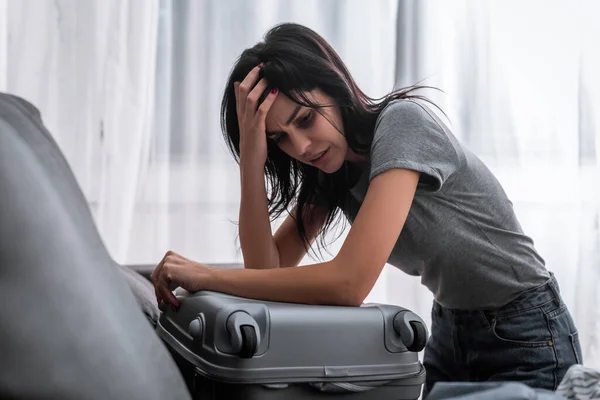 Selective Focus Upset Woman Bruise Face Touching Hear Suitcase Clothing — Stock Photo, Image