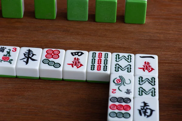 Kyiv Ukraine Január 2019 Mahjong Játék Csempe Jelek Karakterek Asztalon — Stock Fotó