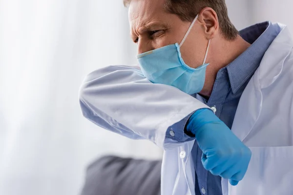 Exhausted Mature Doctor Medical Mask Clinic — Stock Photo, Image