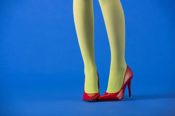 Cropped View Model Green Tights Bright Heels Posing Blue — Stock Photo, Image