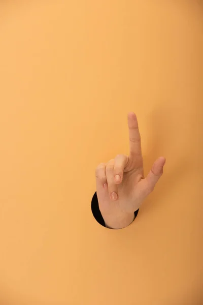 Cropped View Hole Hand Woman Pointing Finger Orange — Stock Photo, Image