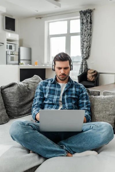 Freelancer Listening Music Headphones Using Laptop Couch Home — Stock Photo, Image