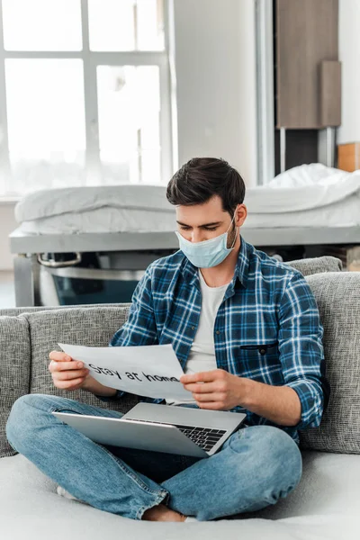 Freelancer Medical Mask Holding Card Stay Home Lettering Laptop Sofa — Stock Photo, Image