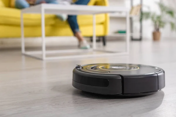 Cropped View Mother Daughter Sofa Robotic Vacuum Cleaner Floor Living — Stock Photo, Image
