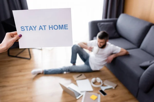 Selective Focus Woman Holding Card Stay Home Lettering Man Sitting — Stock Photo, Image