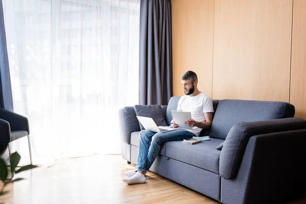 Selective Focus Freelancer Holding Notebook While Working Laptop Medical Mask — Stock Photo, Image