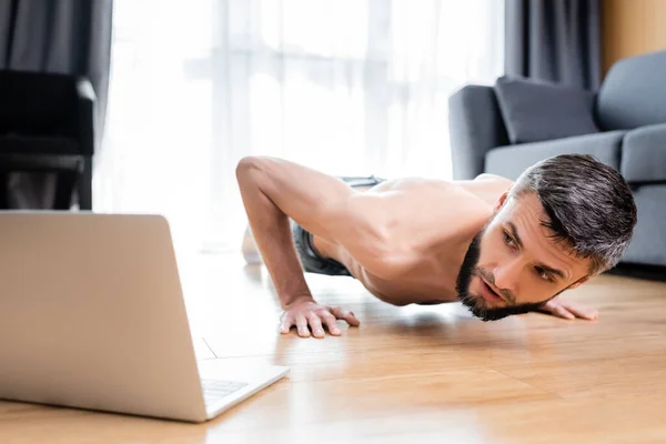 Selective Focus Shirtless Sportsman Doing Push Ups Laptop Floor — Stock Photo, Image