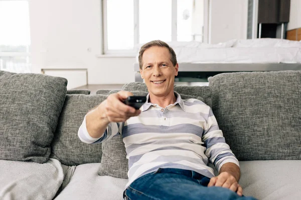 Selective Focus Cheerful Man Holding Remote Controller Home — Stock Photo, Image