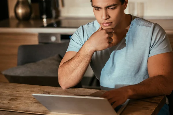 Thoughtful Mixed Race Freelancer Working Laptop Kitchen Quarantine — Stock Photo, Image