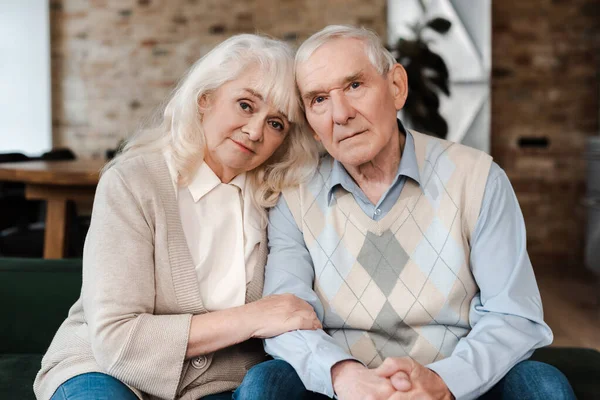 Elderly Couple Hugging Sitting Home Quarantine — Stock Photo, Image