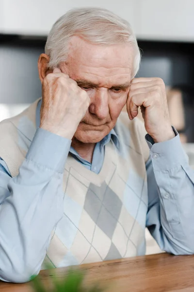 Upset Elderly Man Home Quarantine — Stock Photo, Image