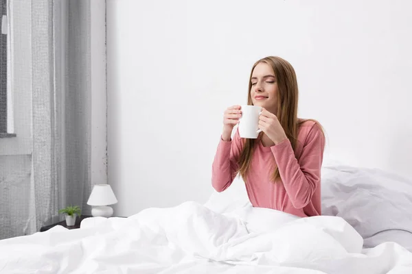 Woman with cup of coffee — Stock Photo