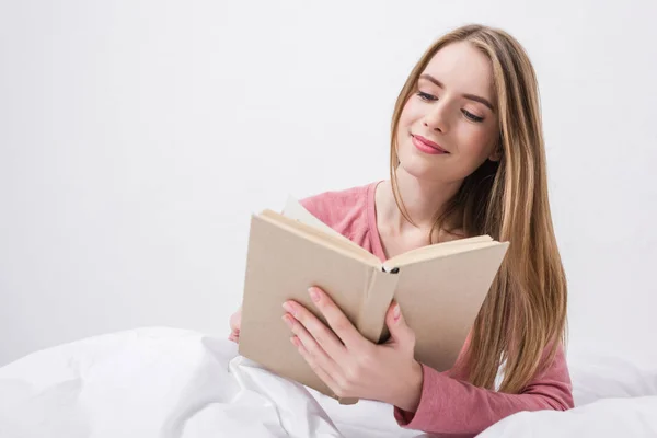 Woman reading book — Stock Photo