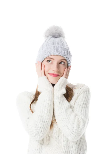 Fille rêveuse en chapeau tricoté — Photo de stock