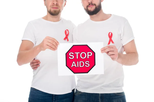 Pareja gay con stop aids banner - foto de stock