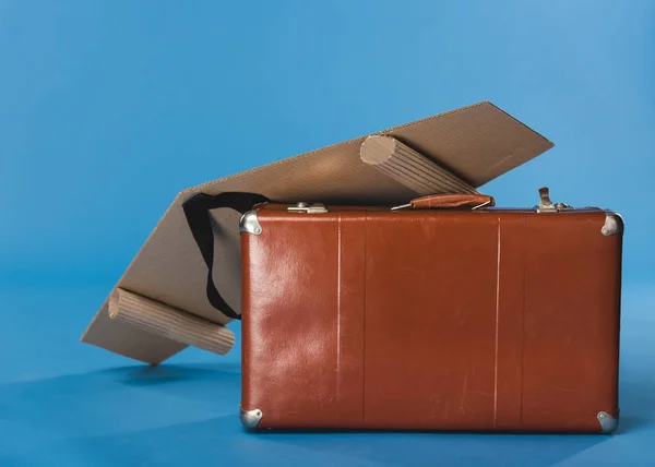 Close up view of self made paper plane wings and suitcase isolated on blue — Stock Photo