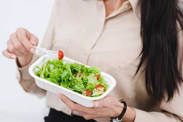 Vista parziale di donna d'affari con cibo da asporto in ufficio — Foto stock