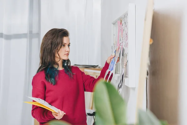 Young woman creating mood board — Stock Photo