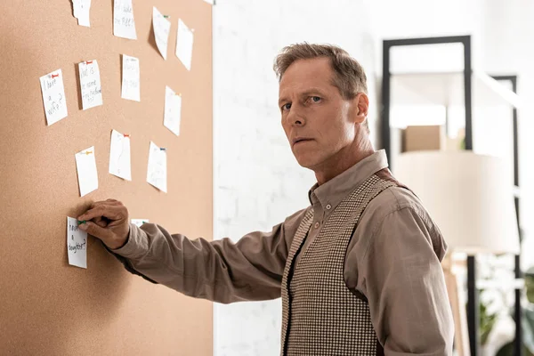 Retired man with alzheimer disease touching paper with have a daughter letters — Stock Photo