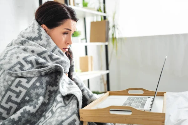 Sick woman having online consultation with doctor on laptop — Stock Photo