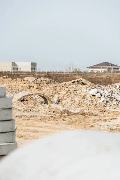 Selective focus of concrete blocks and sand molds on dirt road — Stock Photo