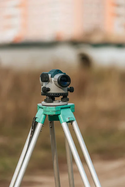 Nível digital para medição de geodésia em tripé — Fotografia de Stock