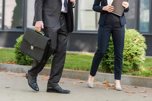 Cropped view of diplomats walking near building outside — Stock Photo