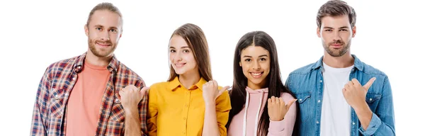 Amigos multiculturales felices señalando con los dedos a un lado aislado en blanco, plano panorámico - foto de stock