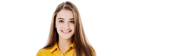 Sorrindo menina atraente olhando para a câmera isolada em branco, tiro panorâmico — Fotografia de Stock