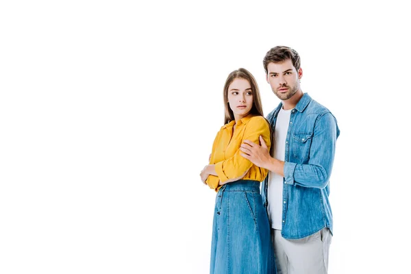 Stressé jeune couple avec des difficultés relationnelles isolé sur blanc — Photo de stock
