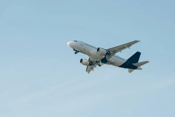 Low angle view of airplane in blue sky — Stock Photo