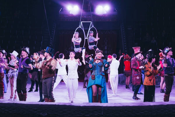 KYIV, UKRAINE - NOVEMBER 1, 2019: Artist and air gymnasts performing on circus arena — Stock Photo