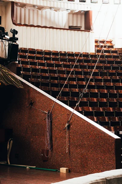 Bühnentechnik und leere Sitze im Zirkus — Stockfoto