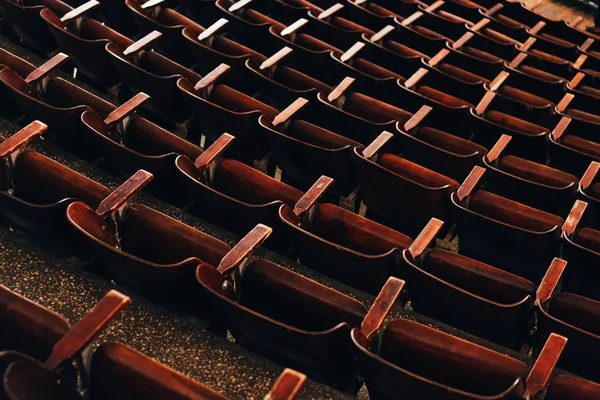 Vista de alto ângulo de fileiras de assentos em anfiteatro de circo — Fotografia de Stock