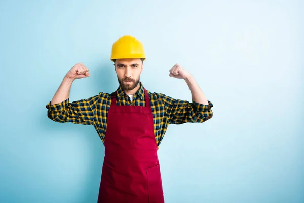 Angry bearded man standing with clenched fists on blue — Stock Photo