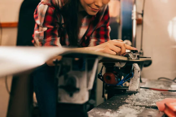 Cropped view of worker repairing ski in repair shop — Stock Photo