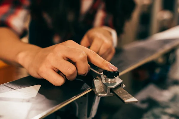 Cropped view of worker repairing ski in repair shop — Stock Photo