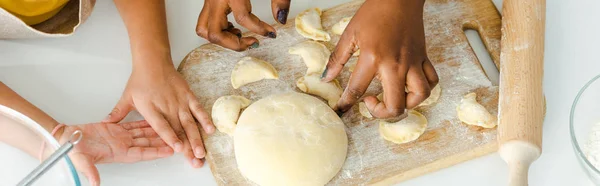 Panoramic shot of african american mother and kid sculpting dumplings — Stock Photo